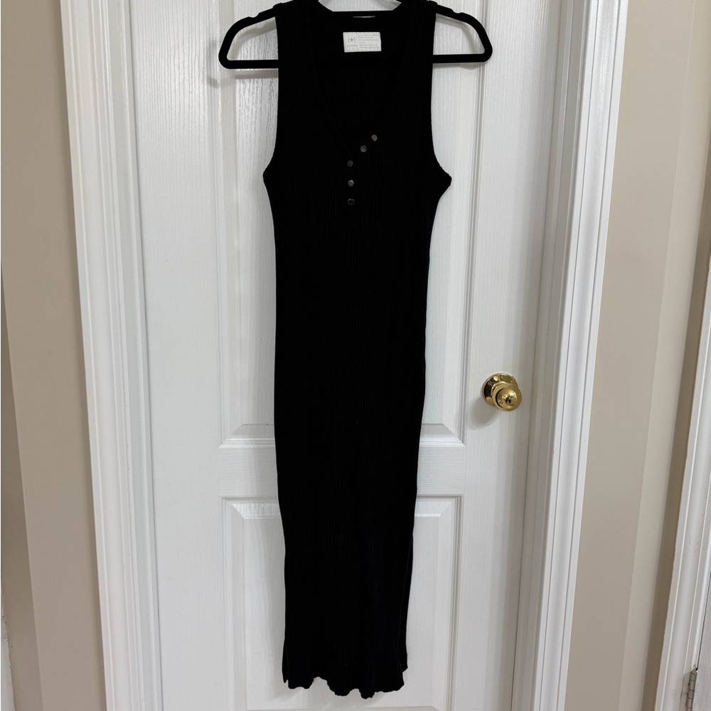 GAP Black Sleeveless Maxi Dress